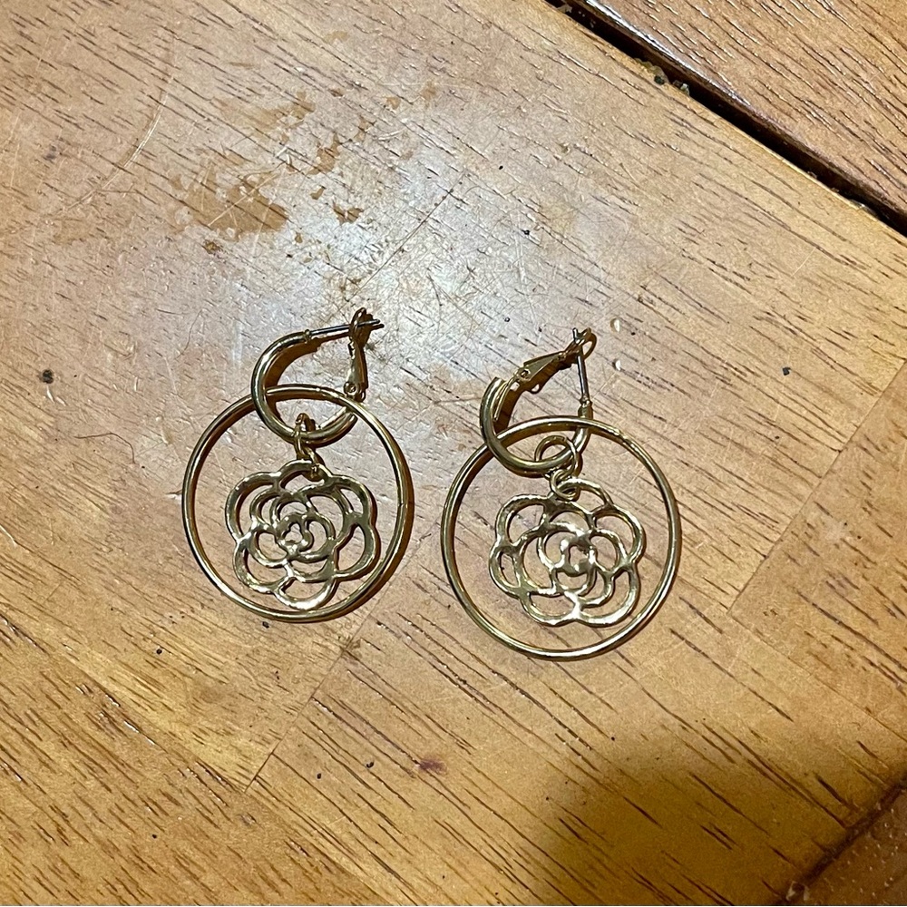 Source Unknown Gold Floral Drop Earrings